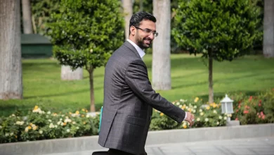 سوال کنایهآمیز آذری جهرمی بعد از خودنمایی دلار ۶۵ هزار تومانی!