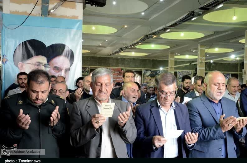 شکرانۀ بندگی در ضیافت الهی/ لرستانیها در صفوف عبادت+تصاویر