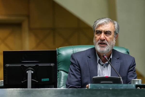 عزیزی: درباره نوسانات بازار ارز و سکه پاسخ قانع کنندهای به افکار عمومی داده شود