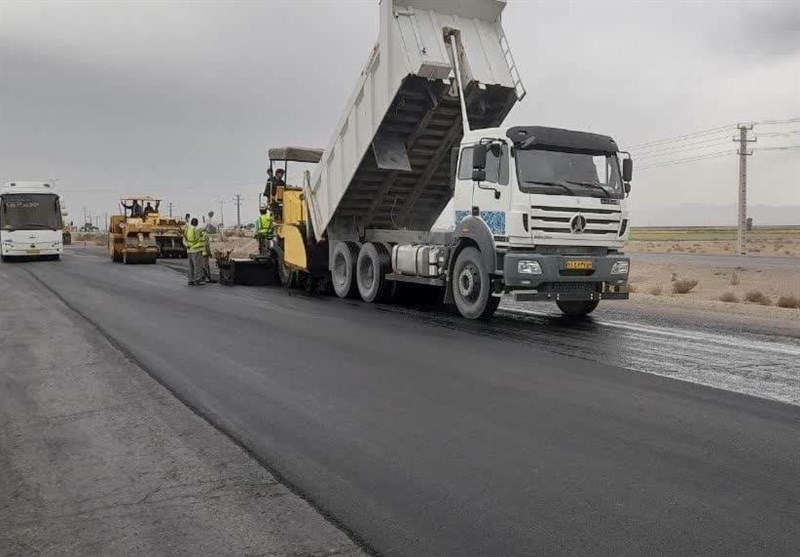 عملیات روکش آسفالت محور طبس – یزد آغاز شد