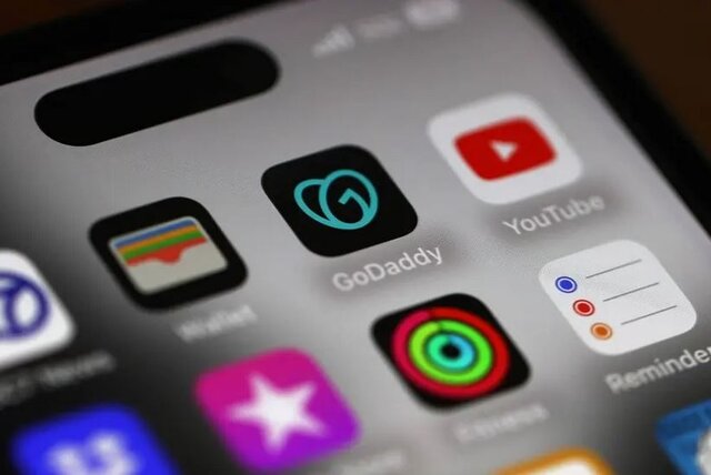 مکرون خواستار نظارت والدین بر کودکان در شبکههای اجتماعی شد