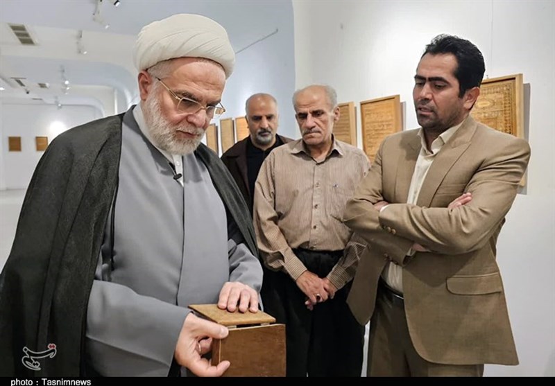 نماینده ولیفقیه در کردستان پای درددل استاد معرق نشست+تصاویر