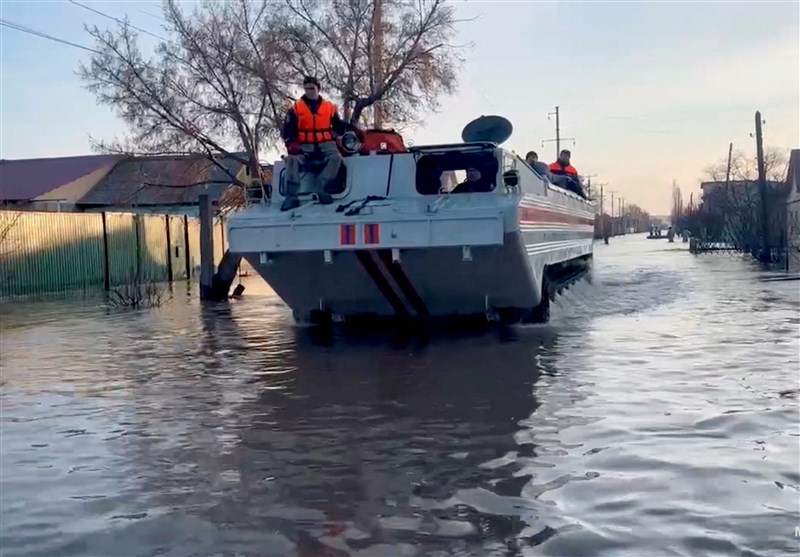 نیمی از بخش قدیمی شهر اورسک روسیه به زیر آب رفت