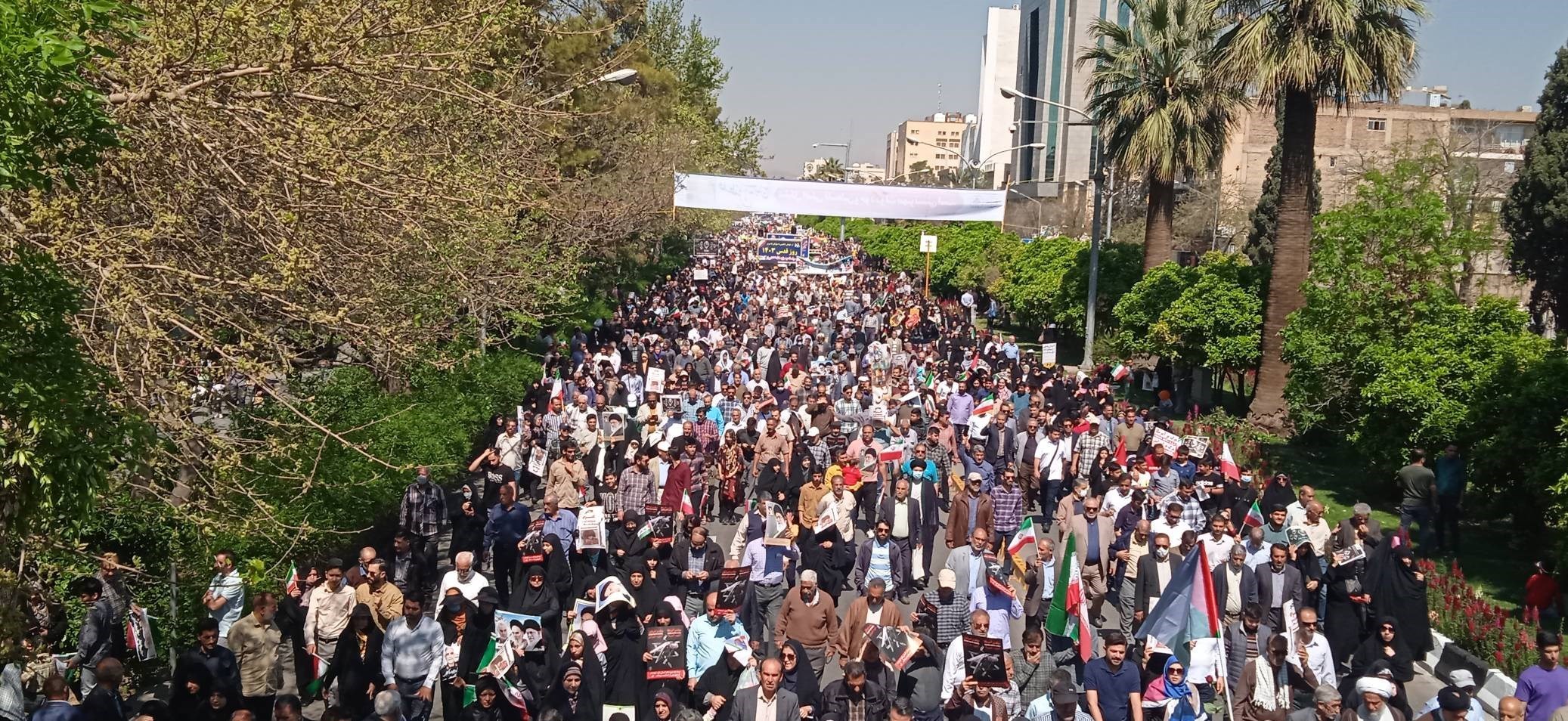 پیمان دوباره مردم شیراز با آرمانهای امام و شهداء + تصاویر