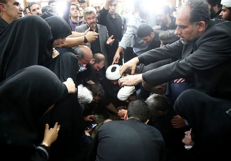 پیکر شهید صداقت در حرم حضرت معصومه(س) آرام گرفت + فیلم