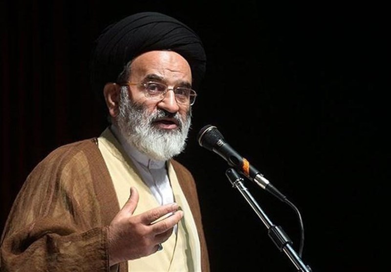 کسی که با فرهنگ شب قدر زیست کند در صحنه انقلاب غیبت نمیکند