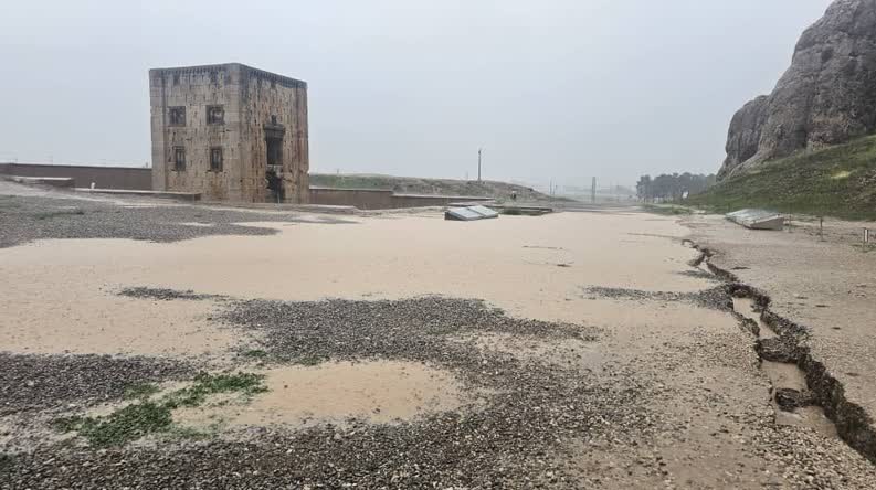 آبگرفتگی و فرونشستهای متعددی در محوطه باستانی نقش رستم