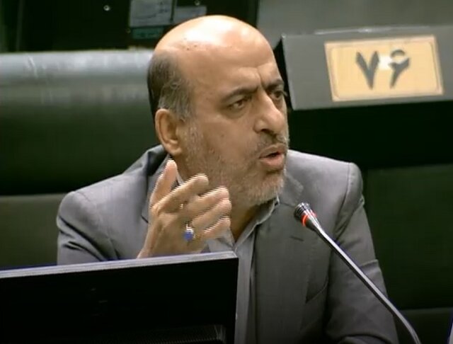 آصفری: آیتالله رئیسی تابوی پشت میز نشستن را شکست