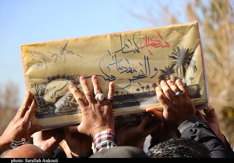 استقبال از 2 شهید گمنام در فرودگاه کرمان