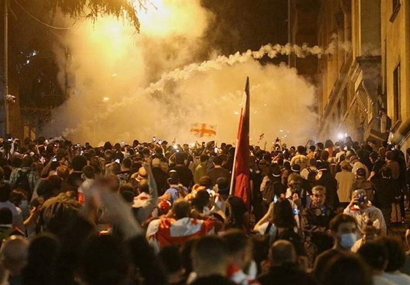 تشدید اعتراضات در مقابل پارلمان گرجستان