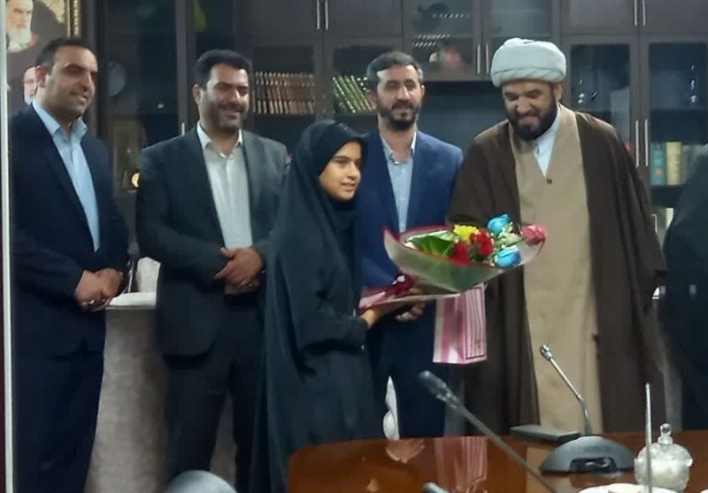 تقدیر از دختران شهدای اسلامشهری در روز دختر+ تصاویر