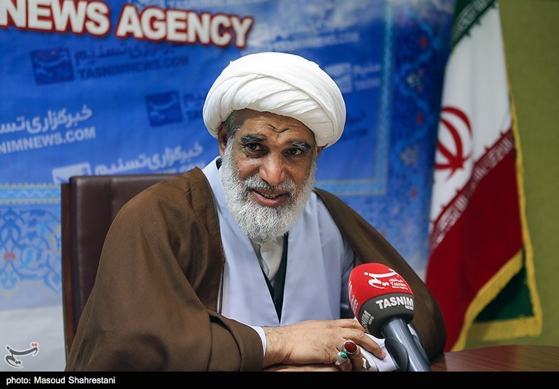 تولیدات حوزههای علمیه با زبان روز تطبیق و توزیع شود