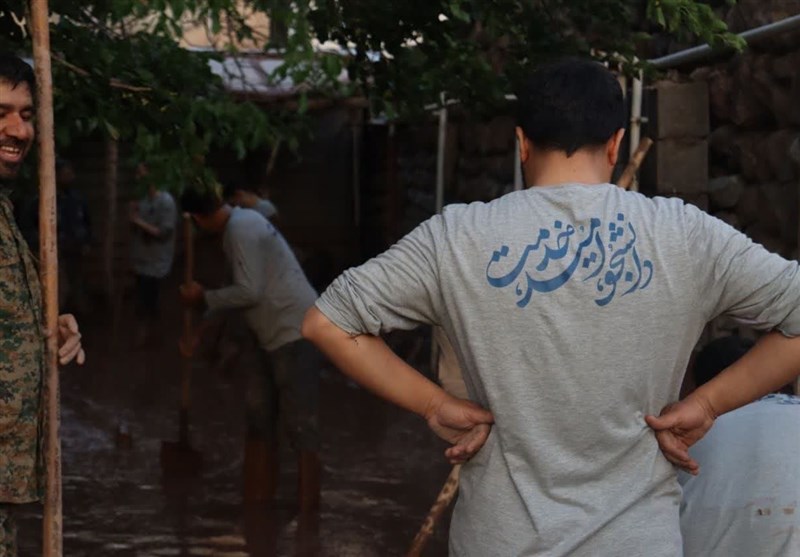 خدمت بیمنت دانشجویان بسیجی به سیلزدگان الموت