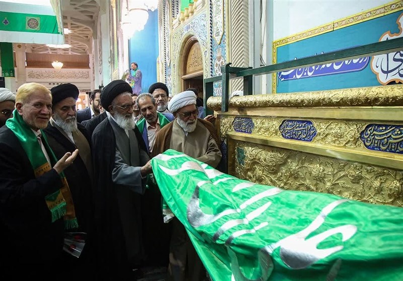 رونمایی از درب طلای حرم امام رضا (ع) + فیلم و تصاویر