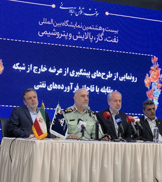 رونمایی از ۳ طرح پیشگیری از عرضه خارج از شبکه و مقابله با قاچاق فرآوردههای نفتی