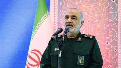 سرلشکر سلامی: مصممتر از قبل در برابر دشمن شمشیر میزنیم