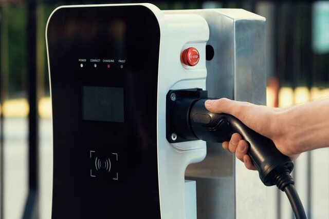 صنعت خودروهای الکتریکی چگونه به اقتصاد جهان کمک میکند؟