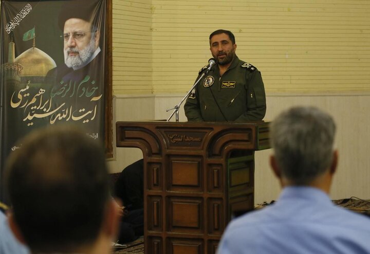 متخصصترین و متعهدترین خلبانان در آشیانه های کشور مشغول خدمت هستن