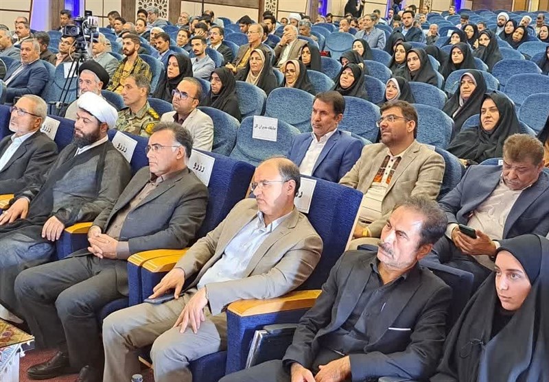 معلمان از بیهویتی نسل جوان جلوگیری کنند