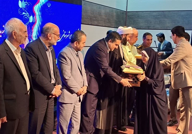 معلمان از بیهویتی نسل جوان جلوگیری کنند