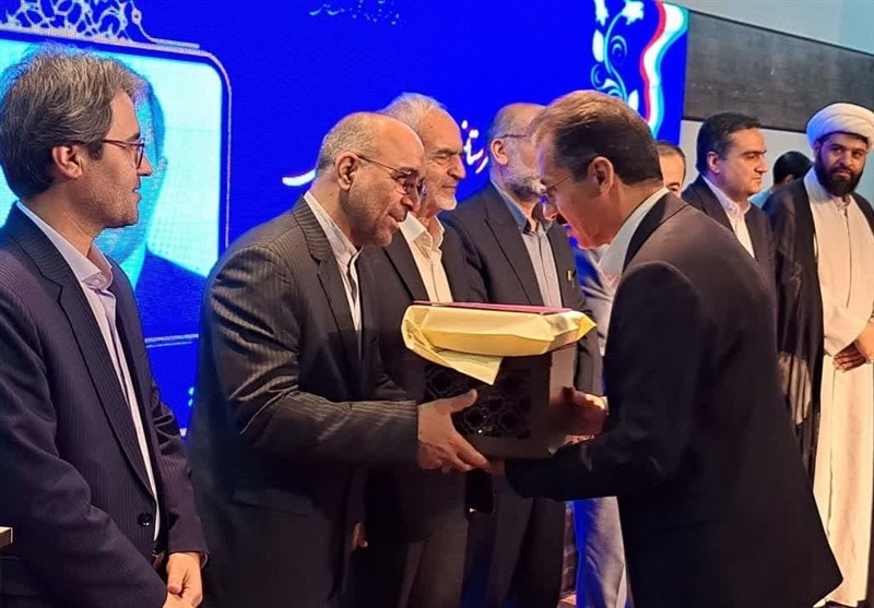 معلمان از بیهویتی نسل جوان جلوگیری کنند