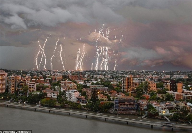 هنگام صاعقه در هوای آزاد چه کنیم