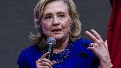 هیلاری کلینتون: دانشجویان معترض تاریخ نمیدانند!