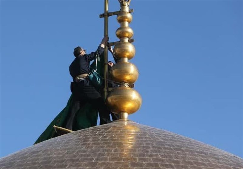 پرچم گنبد حرم رضوی به رنگ سیاه درآمد + فیلم