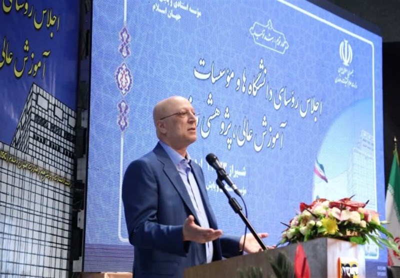 گلایه وزیر علوم از عدم پذیرش دانشجویان برای دوره کارورزی