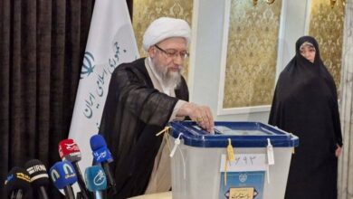 آیتالله آملی لاریجانی رای خود را به صندوق انداخت