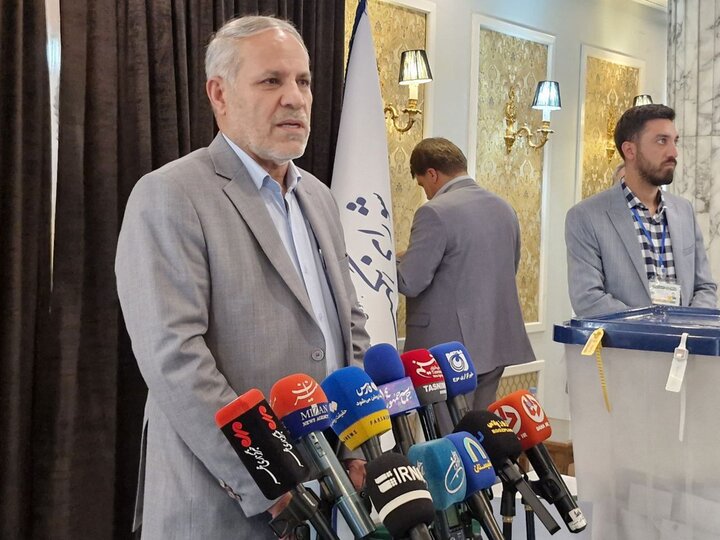 اعضای حقوقدان شورای نگهبان رأی خود را به صندوق انداختند