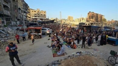 اقامه نماز عید قربان بر ویرانههای شهر غزه