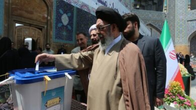 امام جمعه اصفهان رأی خود را به صندقهای رأی انداخت