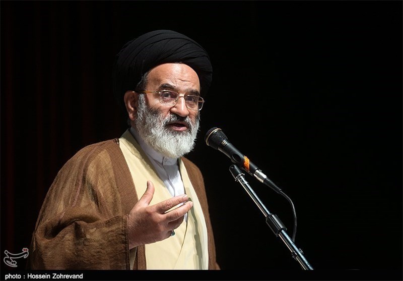 اندیشههای امام راحل در سراسر جهان در حال گسترش است
