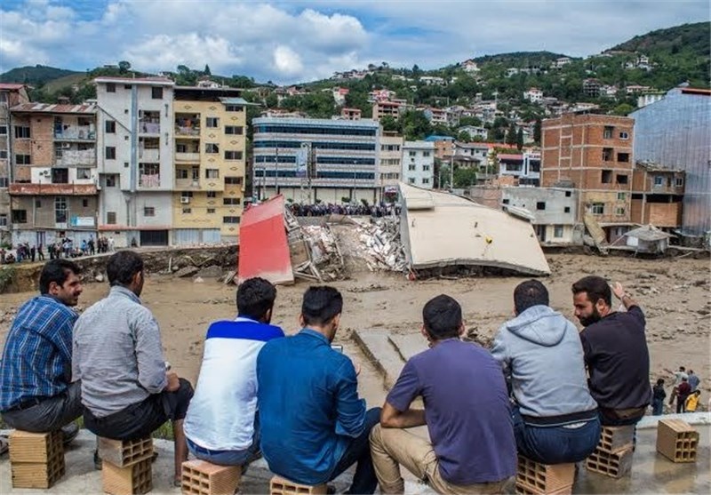 بازدید شبانه استاندار مازندران از مناطق سیلزده سوادکوه