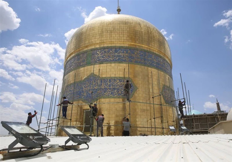 تنظیف گنبد شمس الشموس؛ حرم رضوی مهیای عید ولایت میشود