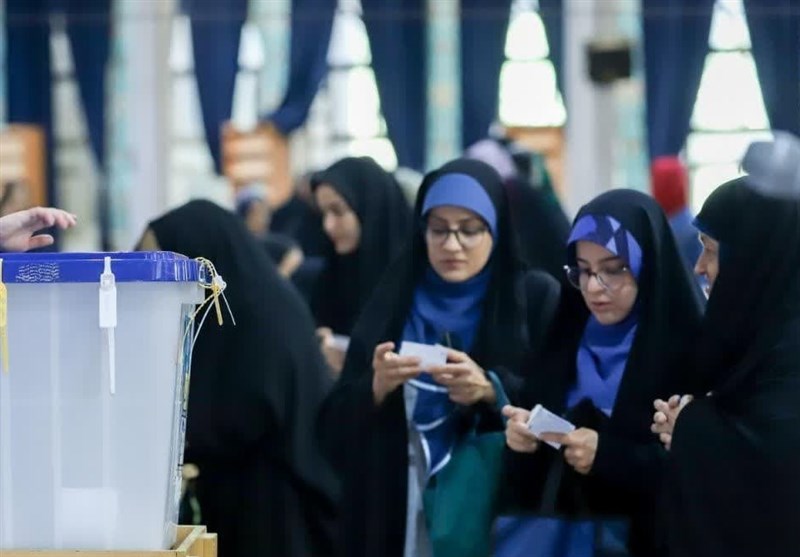 جشن بلوغ سیاسی رای اولیهای مرکزی پای صندوقهای رای+فیلم