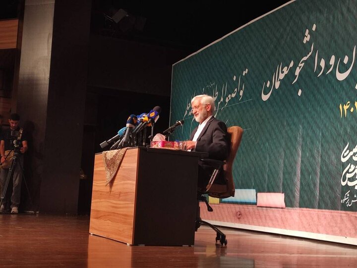 جلیلی با جمعی از فرهنگیان و دانشجومعلمان دیدار کرد