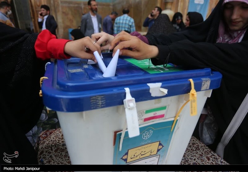 حضور مادر شهید اسحاقیان در شعب اخذ رأی