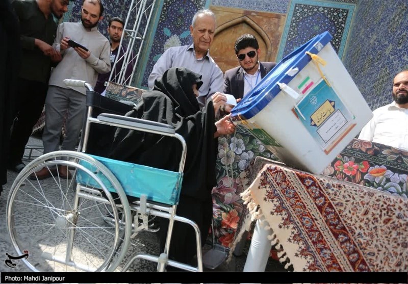 حضور پرشور مردم نصف جهان در پای صندوقهای تعیین سرنوشت+فیلم