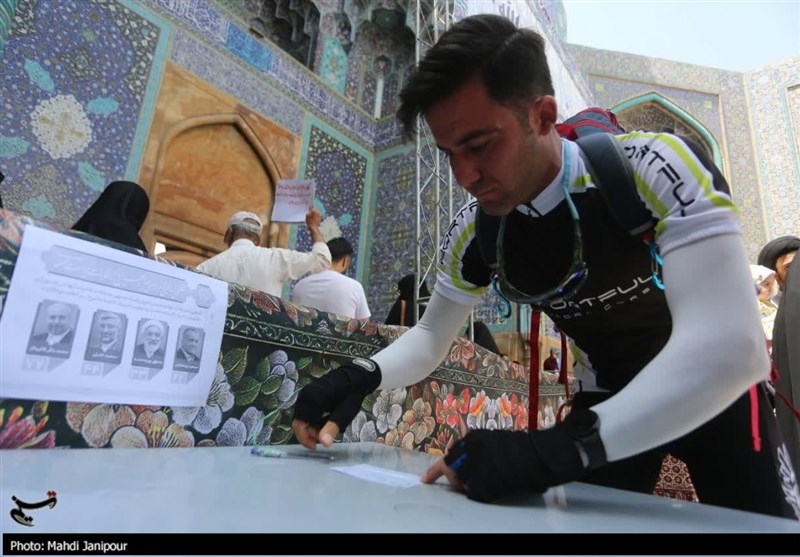 حضور پرشور مردم نصف جهان در پای صندوقهای تعیین سرنوشت+فیلم