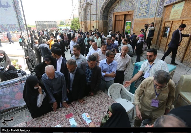 حضور پرشور مردم نصف جهان در پای صندوقهای تعیین سرنوشت+فیلم