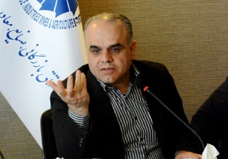 دلالان در ادارات کار از کارگر و کارفرما هزینه میگیرند