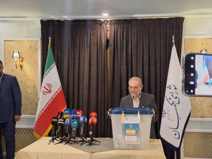 سیامک رهپیک رأی خود را به صندوق انداخت