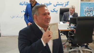 شمسالدین حسینی ثبت نام کرد