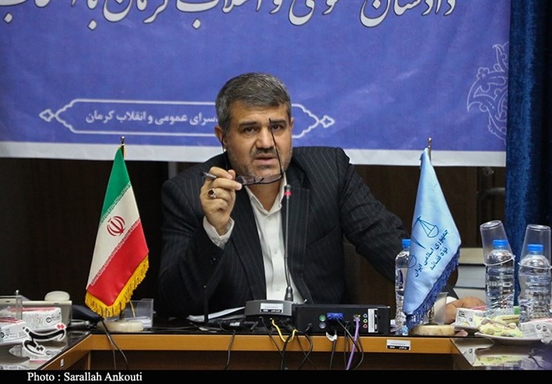 فعالیت انتخاباتی کارمندان دولت در ساعات اداری جرم است