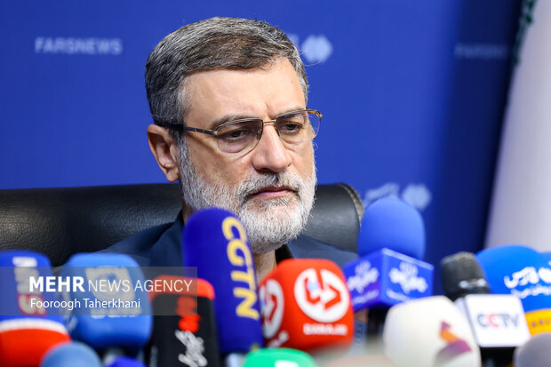 قاضیزادههاشمی تولد دختر کاپشن صورتی را تبریک گفت