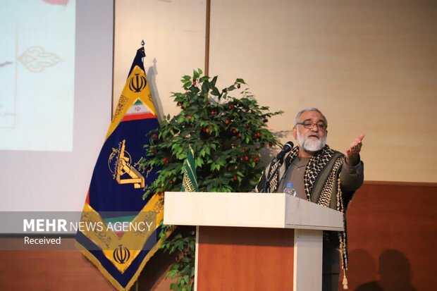 مجاهدان فلسطینی و لبنانی در خط مقدم مبارزه با صهیونیستها هستند