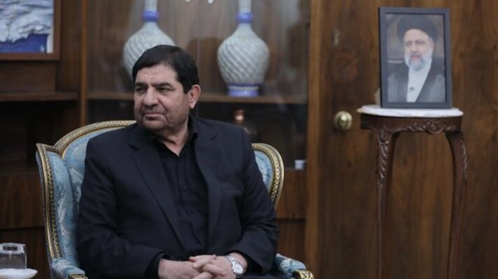 مخبر برای ثبت نام در انتخابات به وزارت کشور میرود