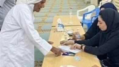 مسنترین شهروند قشم رأی خود را به صندوق انداخت